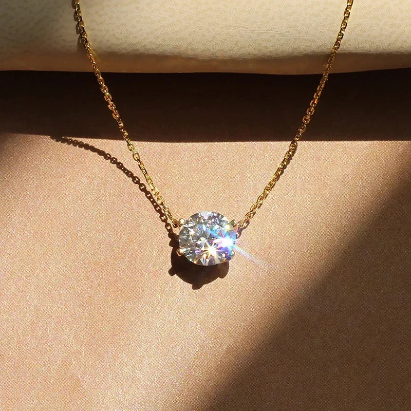 Elegáns Solitaire Medál Kristállyal