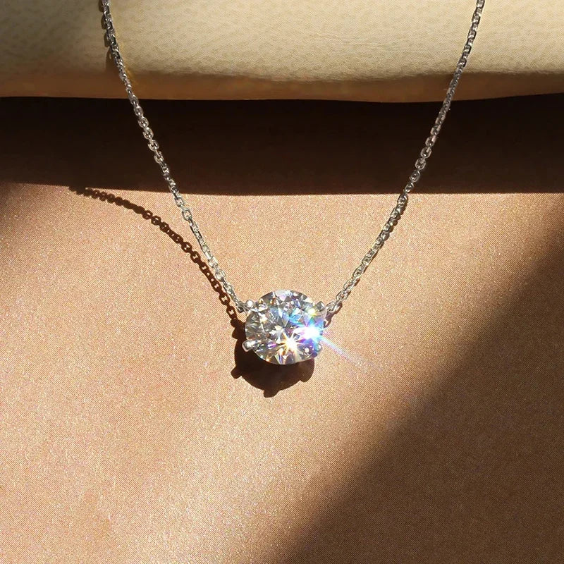 Elegáns Solitaire Medál Kristállyal